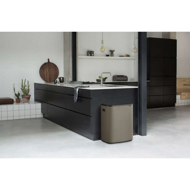 Кош за боклук Brabantia Bo Touch 1001276, 60 л, Плавно и безшумно отваряне, Голям отвор, Бронз