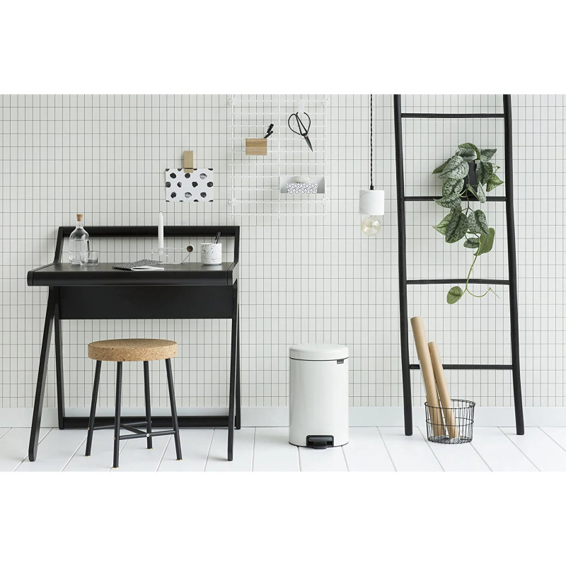 Кош за боклук с педал Brabantia NewIcon 649032, 12 л, Плавно затваряне, Противоплъзгаща основа, Метална вътрешна кофа, Бял