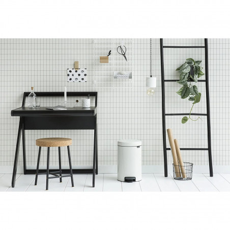Кош за боклук с педал Brabantia NewIcon 649032, 12 л, Плавно затваряне, Противоплъзгаща основа, Метална вътрешна кофа, Бял