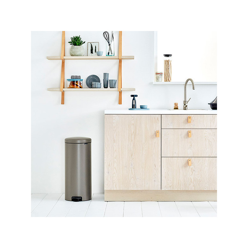 Кош за боклук с педал Brabantia NewIcon 649057, 30 л, Плавно затваряне, Противоплъзгаща основа, Сив