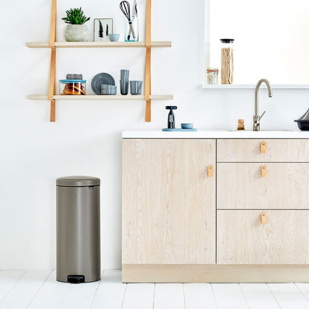 Кош за боклук с педал Brabantia NewIcon 649057, 30 л, Плавно затваряне, Противоплъзгаща основа, Сив