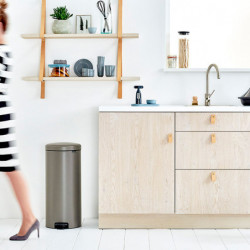 Кош за боклук с педал Brabantia NewIcon 649057, 30 л, Плавно затваряне, Противоплъзгаща основа, Сив