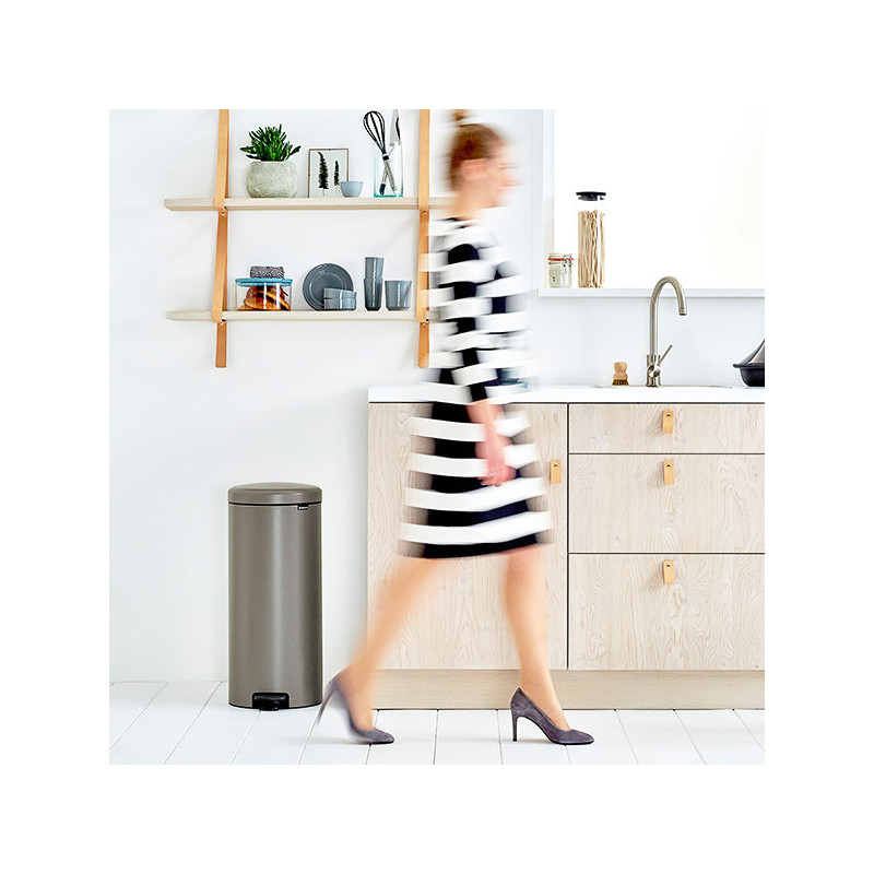 Кош за боклук с педал Brabantia NewIcon 649057, 30 л, Плавно затваряне, Противоплъзгаща основа, Сив