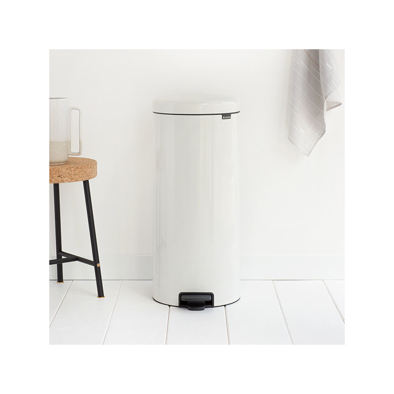 Кош за боклук с педал Brabantia NewIcon 649063, 30 л, Плавно затваряне, Противоплъзгаща основа, Метална вътрешна кофа, Бял