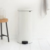 Кош за боклук с педал Brabantia NewIcon 649063, 30 л, Плавно затваряне, Противоплъзгаща основа, Метална вътрешна кофа, Бял