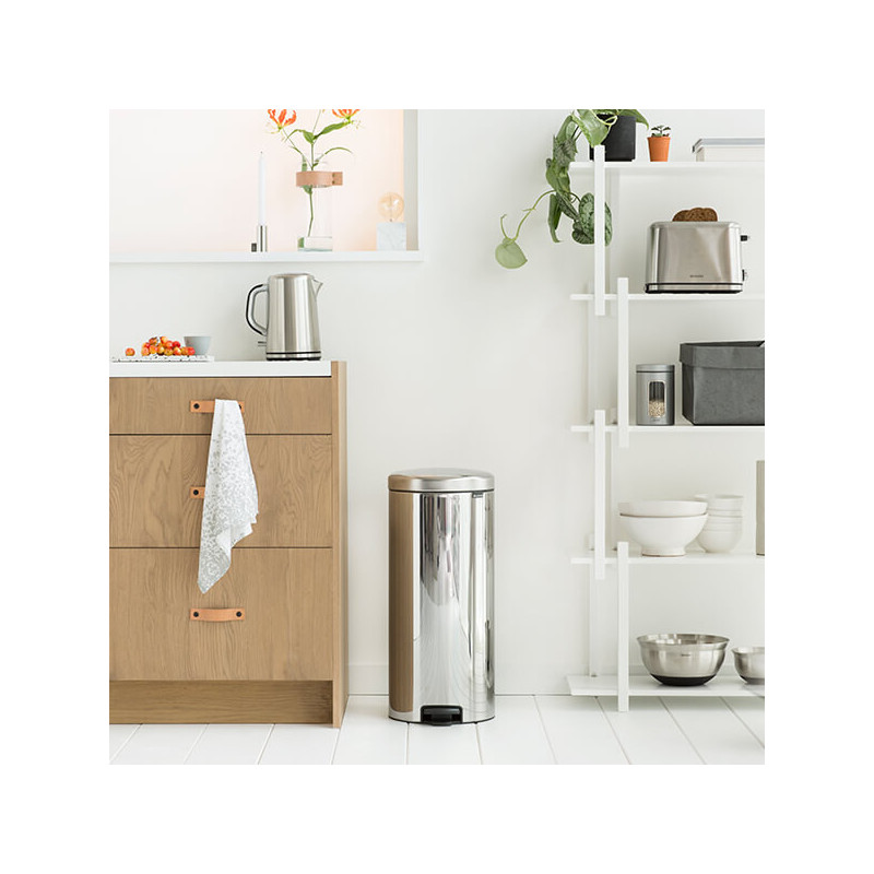 Кош за боклук с педал Brabantia NewIcon 649064, 30 л, Плавно затваряне, Противоплъзгаща основа, Метална вътрешна кофа, Инокс