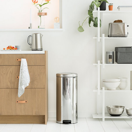 Кош за боклук с педал Brabantia NewIcon 649064, 30 л, Плавно затваряне, Противоплъзгаща основа, Метална вътрешна кофа, Инокс