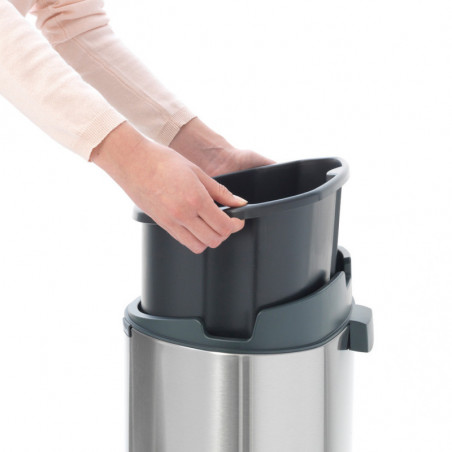 Кош за боклук Brabantia Touch Bin New 650531, 40 л, Безшумно и плавно затваряне, Плосък гръб, Брилянтен инокс