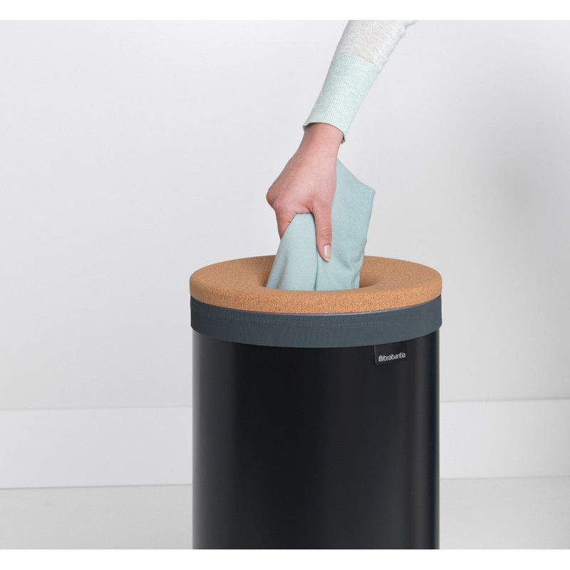 Кош за пране Brabantia 1000825, 35 л, Корков капак, Пълнене без отваряне, Вентилационни отвори, Черен