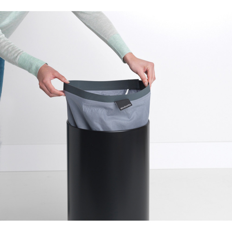 Кош за пране Brabantia 1000825, 35 л, Корков капак, Пълнене без отваряне, Вентилационни отвори, Черен
