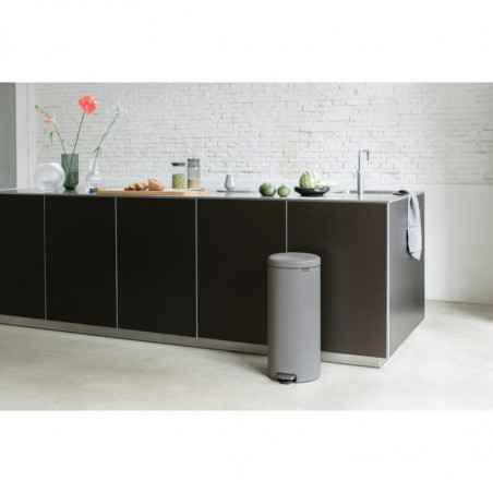 Кош за боклук с педал Brabantia NewIcon 1001092, 30 л, Плавно затваряне, Противоплъзгаща основа, Сатенено покритие, Сив