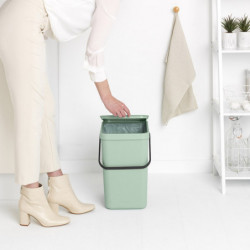 Кош за разделно събиране на боклук Brabantia Sort&Go 1005522, 25 л, Дръжка, Възможност за стенен монтаж, Светлозелен