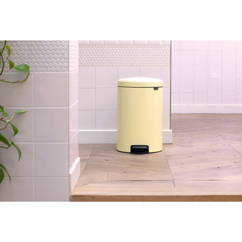 Кош за боклук с педал Brabantia NewIcon 649044, 20 л, Плавно затваряне, Противоплъзгаща основа, Жълт