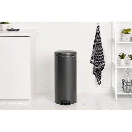 Кош за боклук с педал Brabantia NewIcon 1008850, 30 л, Плавно затваряне, Противоплъзгаща основа, Тъмносив
