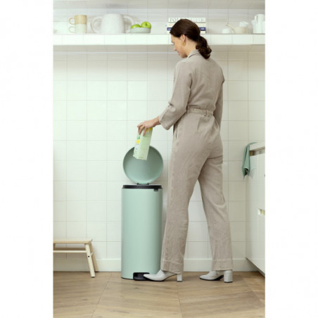 Кош за боклук с педал Brabantia NewIcon 1008851, 30 л, Плавно затваряне, Противоплъзгаща основа, Светлозелен