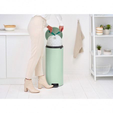 Кош за боклук с педал Brabantia NewIcon 1008851, 30 л, Плавно затваряне, Противоплъзгаща основа, Светлозелен