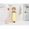 Кош за боклук с педал Brabantia NewIcon 1008852, 30 л, Плавно затваряне, Противоплъзгаща основа, Жълт