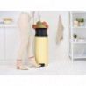 Кош за боклук с педал Brabantia NewIcon 1008852, 30 л, Плавно затваряне, Противоплъзгаща основа, Жълт