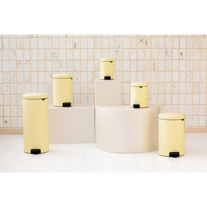 Кош за боклук с педал Brabantia NewIcon 1008852, 30 л, Плавно затваряне, Противоплъзгаща основа, Жълт