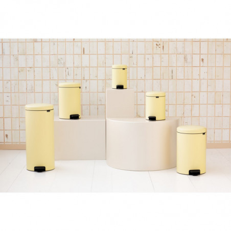 Кош за боклук с педал Brabantia NewIcon 1008852, 30 л, Плавно затваряне, Противоплъзгаща основа, Жълт