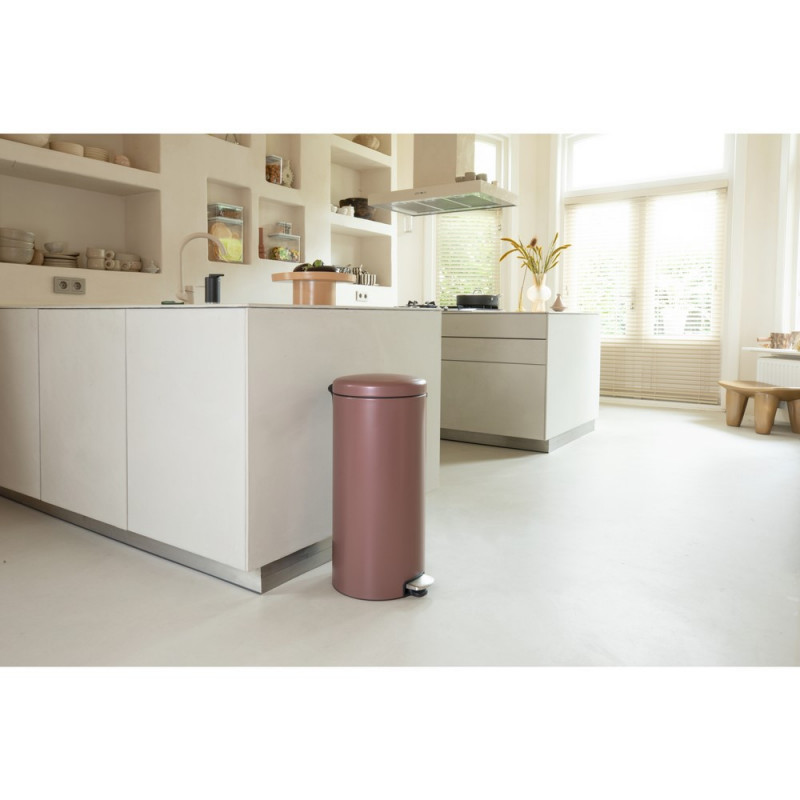 Кош за боклук с педал Brabantia NewIcon 1008853, 30 л, Плавно затваряне, Противоплъзгаща основа, Сатенено покритие, Кафяв
