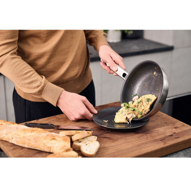 Дълбок тиган Zwilling Joy Plus 1029411, 20 см, Незалепващо Permaresist Ultra покритие, Неръждаема стомана 18/10, Фурна и Индукция, Сребрист