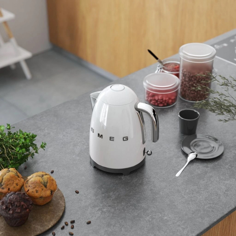 Електрическа кана SMEG KLF03WHEU, 2400W, 1.7 л, Неръждаема стомана, Миещ се филтър, Авто. изключване, Бял