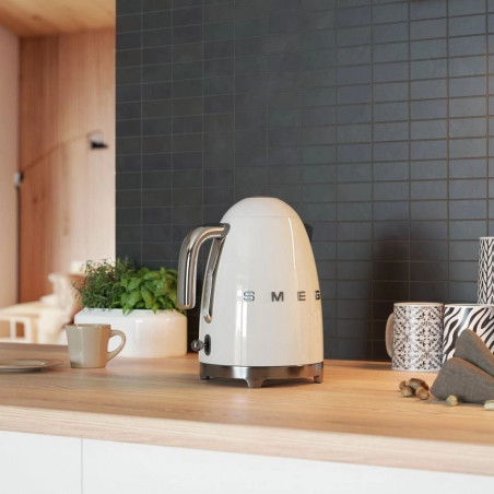 Електрическа кана SMEG KLF03WHEU, 2400W, 1.7 л, Неръждаема стомана, Миещ се филтър, Авто. изключване, Бял