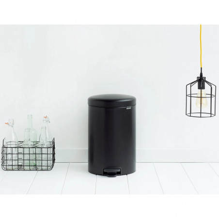 Кош за боклук с педал Brabantia NewIcon 649044, 20 л, Плавно затваряне, Противоплъзгаща основа, Черен