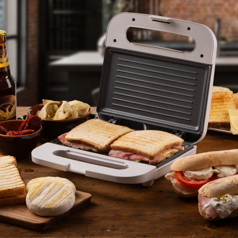 Тостер за сандвичи Ariete BREAKFAST 1971/01, 750W, Незалепващо покритие, Светлинен индикатор, Бял